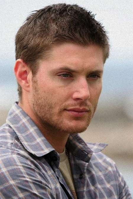 Quand Jensen Ackles se prend pour un chanteur Regardez Quand Jensen Ackles se prend pour un chanteur Regardez